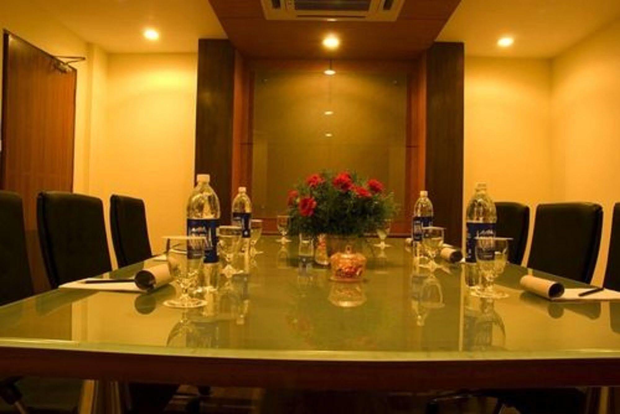 Отель The Residency Karur Экстерьер фото